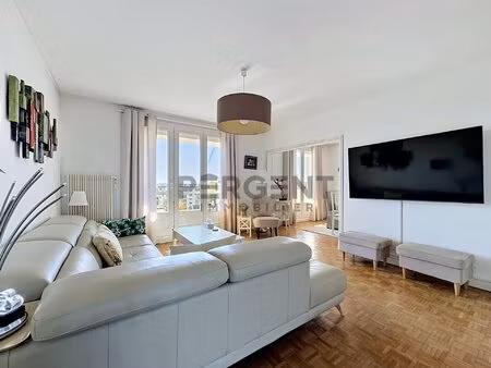 appartement t4 de 91m2 au centre de charleville-mezieres avec ba