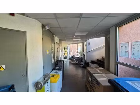 location local professionnel 937m² vitrolles 13127