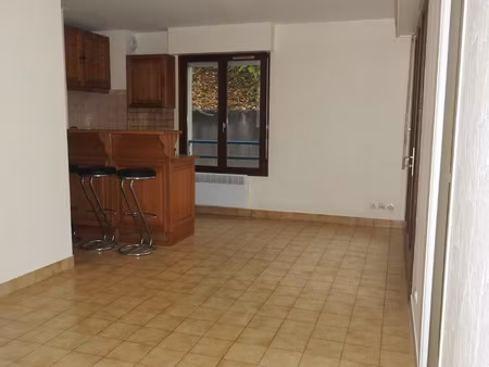 meulan centre dans immeuble récent avec ascenseur  2 pièces