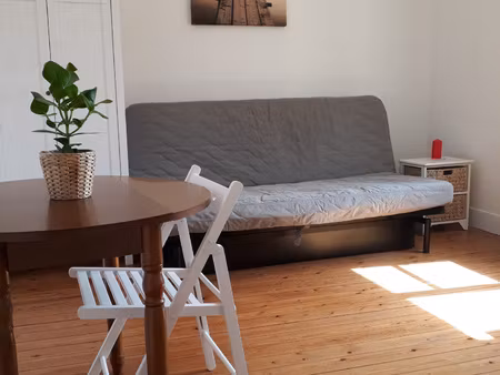 a louer beau studio meuble centre ville saint germain en lay