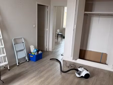 t2 / 57m² / etampes (rer c)