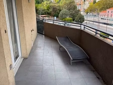 trois pièces avec terrasses de 40m²  cave et parking