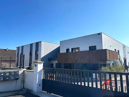 coubert - batiment commercial + appartement