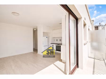 grand studio avec terrasse  lumineux  vue dégagée ciel