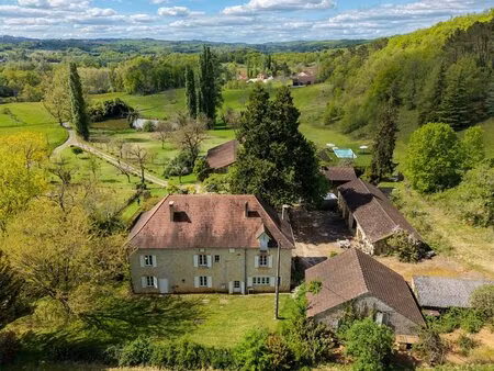 secteur cazals  au calme  magnifique propriété de caractère avec gîte  piscine  étang et..