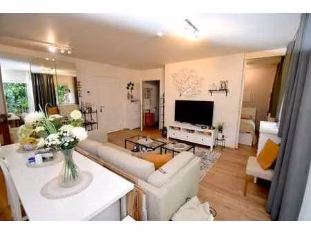 bel appartement une chambre avec terrasse