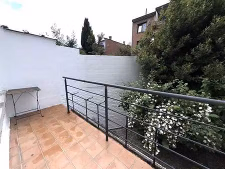prox simonis & belgica / duplex 2 chbres meublé avec cour