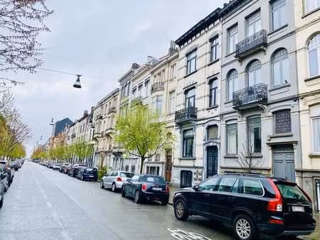 square ambiorix:très beau duplex rez-de-jardin 2 ch -sdb-sdd