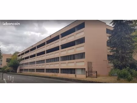2 places de stationnement couvertes sécurisées