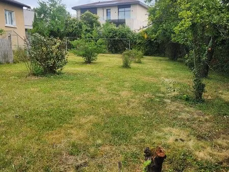 terrain 783m²