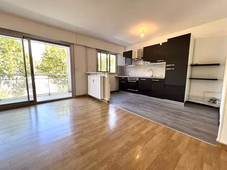 a louer ! grand f3 avec balcon et garage