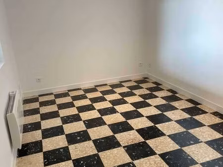 studio rénové avec terrasse privative