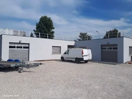 a louer local 90m²