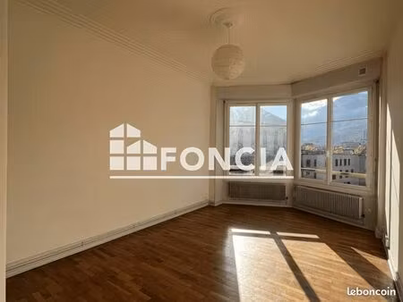 studio 1 pièce 28 m²