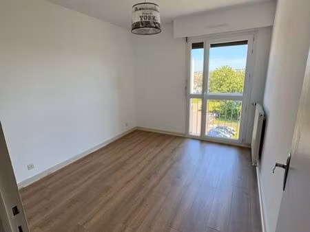 bel appartement t4 avec balcon  garage et cave