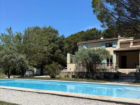villa meublée sur propriété avec jardin et piscine