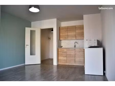 studio 1 pièce 27 m²
