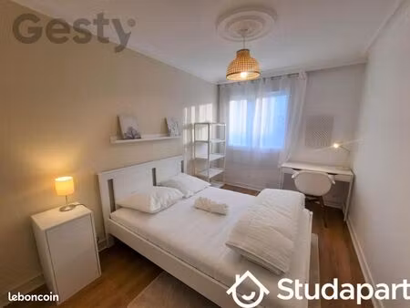 chambre 1 pièce 27 m²
