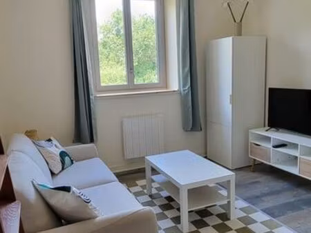 studio meublé équipé lumineux dans résidence calme