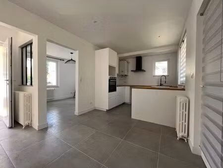 pont des demoiselles  jolie maison de ville de 59 m² avec potentiel