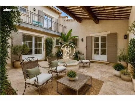 villa 7 pièces 242 m²