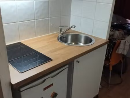 studio de 16 m2 - meublé  climatisé  parking et facile d'accès