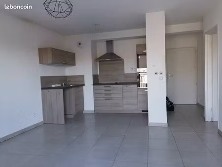 location 2 pièces centre istres proche du neuf 44m2 + terrasse