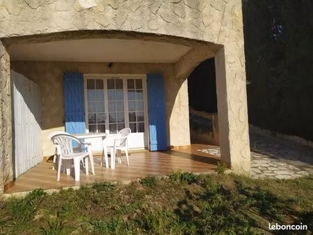 t2 avec terrasse et jardin en bas de villa