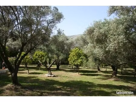 particulier vend terrain constructible en grèce à 5 mn de la mer