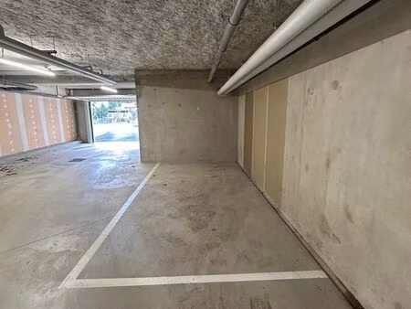 place de parking sous-sol sécurisé