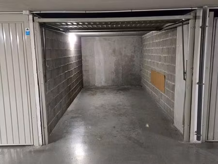 loue box garage massena vitton