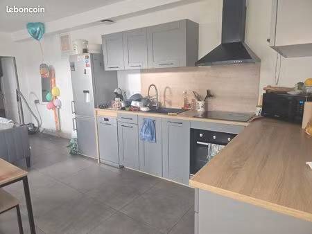 appartement t2 lumineux de 44m² avec vue dégagée et parking – givors (60 rue du moulin)