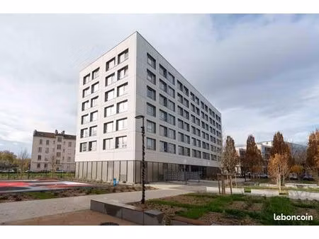 studio 1 pièce 19 m²