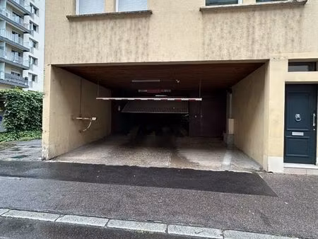 parking/box 14 m² lyon