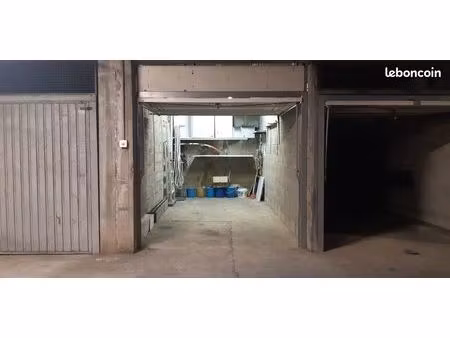 box fermé golfe juan – 5m20 x 2m44 ( 12.6 m² ) - proche plage / port / commerces