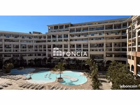cannes la bocca - 2p 29 54 m2 - face au plage et la mer - piscine - commerces -
