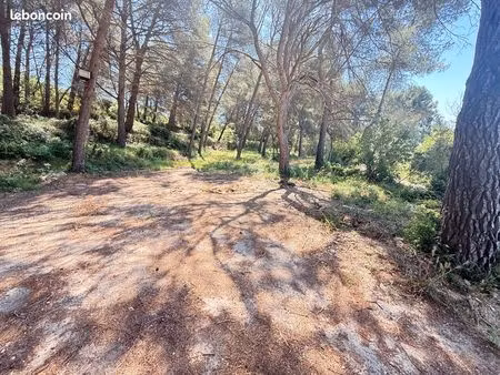 terrain constructible de 615m²