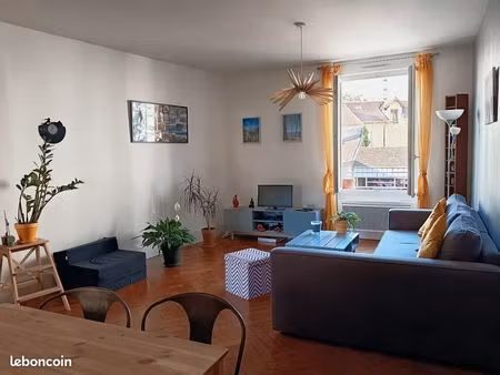 grand t2 lumineux sans vis à vis proche place st louis