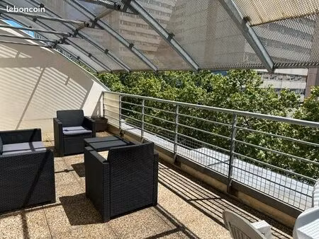 part dieur t2 en dernier étage avec terrasse