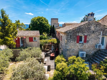 maison de luxe à vendre à gordes
