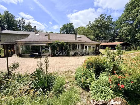 demeure à vendre dans le quartier les hameaux-la croix aux buis-chapelle