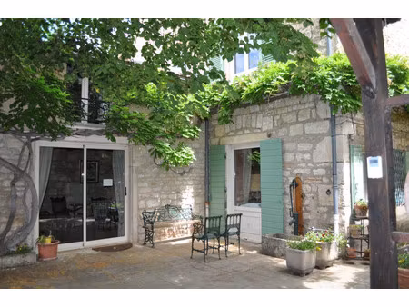 maison de luxe à vendre à lucenay