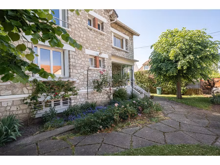 maison de luxe à vendre dans le quartier le fresnay-vieux pays