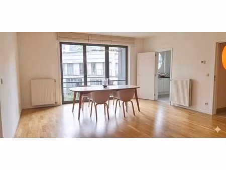 vue sur verdure — quartier botanique. appartement 2 ch. + p