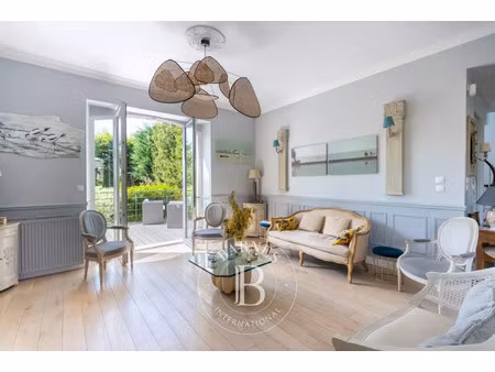 maison de luxe à vendre dans le quartier nouveau chesnay