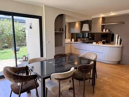 maison contemporaine de 2019 – 4 chambres – chauffage au sol – climatisation – proche gare