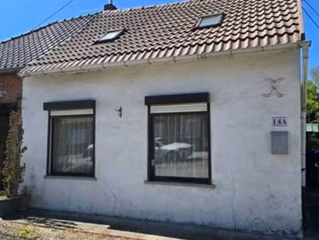 charmante maison à rafraîchir dans un environnement calme