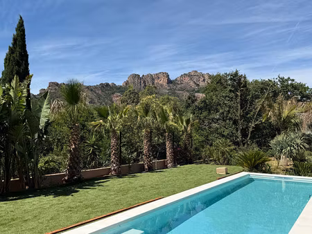 villa de luxe à vendre dans le quartier ecarts