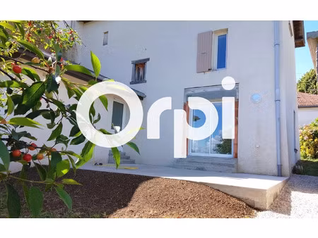 location maison  m² t-5 à saint-étienne-de-saint-geoirs  1 250 €