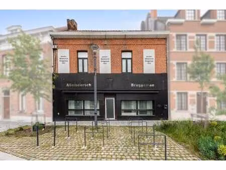 commerce avec logement au centre de zele